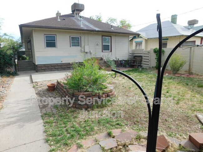 Building Photo - 930 Ouray Ave