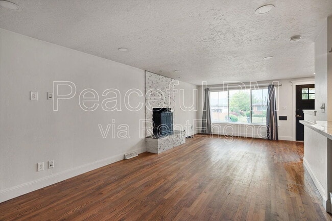 Building Photo - 1380 E 330 S