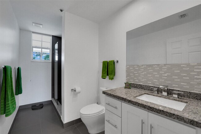 Building Photo - 4108 W Palm Aire Dr