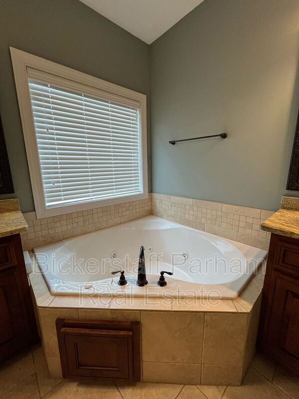 Building Photo - 7073 Spring Walk Dr