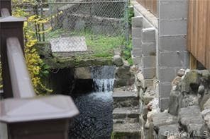 Building Photo - 190 Main St