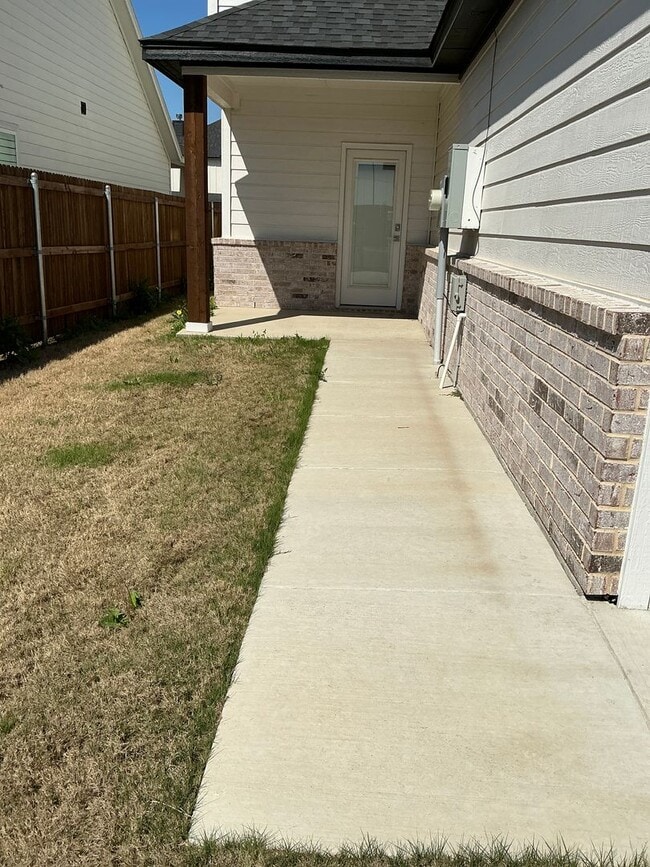 Building Photo - 4/2/2 GODLEY ISD - Two Story Home - Fireplace