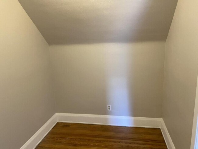 Building Photo - 1686 Coventry Road #Third Floor