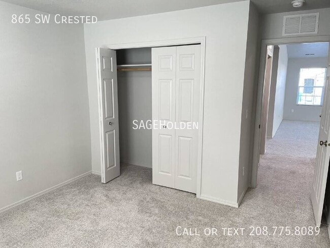 Building Photo - 865 SW Crested-