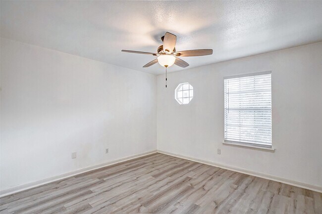 Building Photo - 778 Thicket Ln
