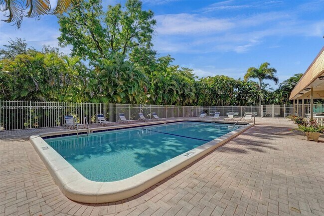 Building Photo - 760 E Coco Plum Cir