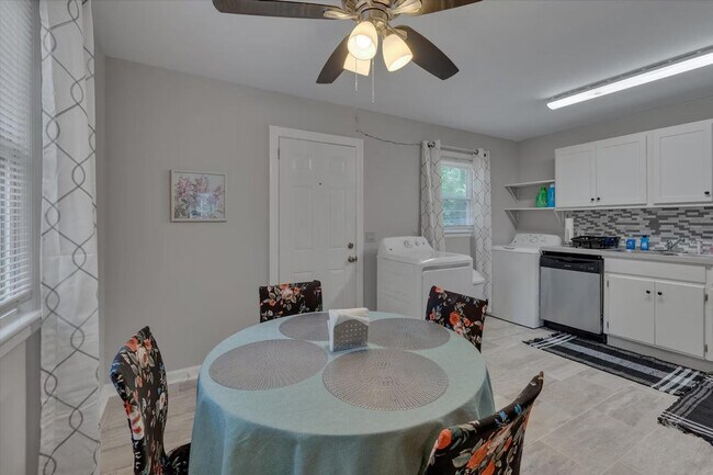 Building Photo - 804 Urban Ave