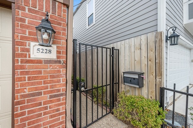 Building Photo - 5228 Larkin St