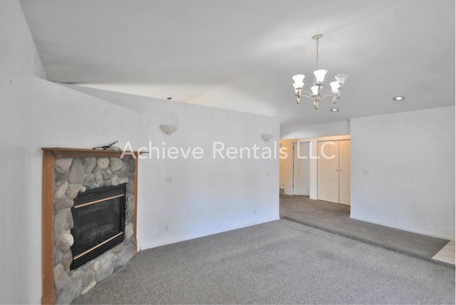 Building Photo - 170 S 460 E