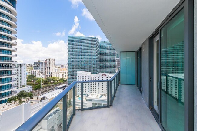 Building Photo - 1300 S Miami Ave