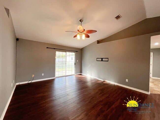 Building Photo - Elegant 3 Bedroom Home with Solar Panels!-...