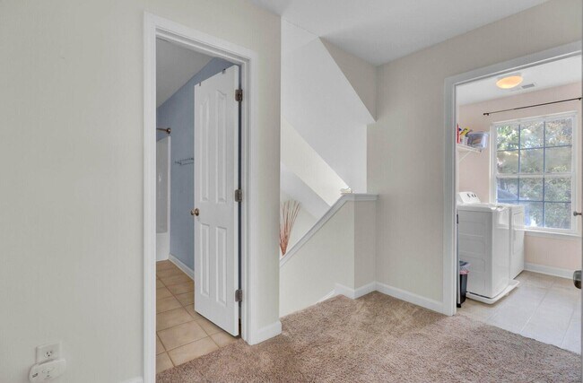 Building Photo - 1428 Bloomingdale Ln