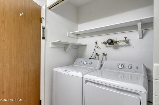 Building Photo - 12A Birchwood Dr