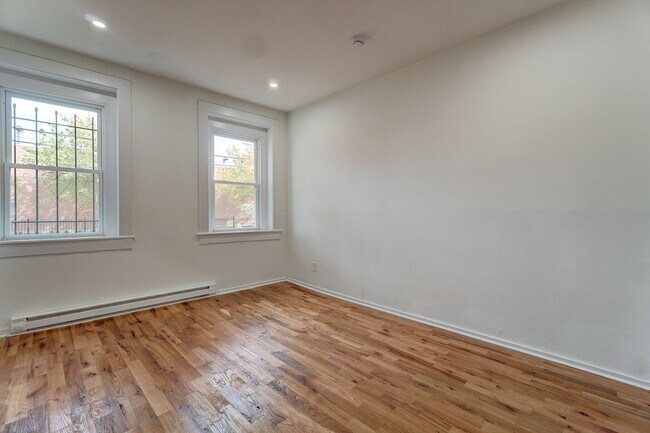 Building Photo - 522 Elm St