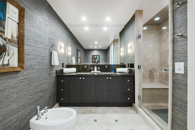 Building Photo - 100 South Pointe Dr