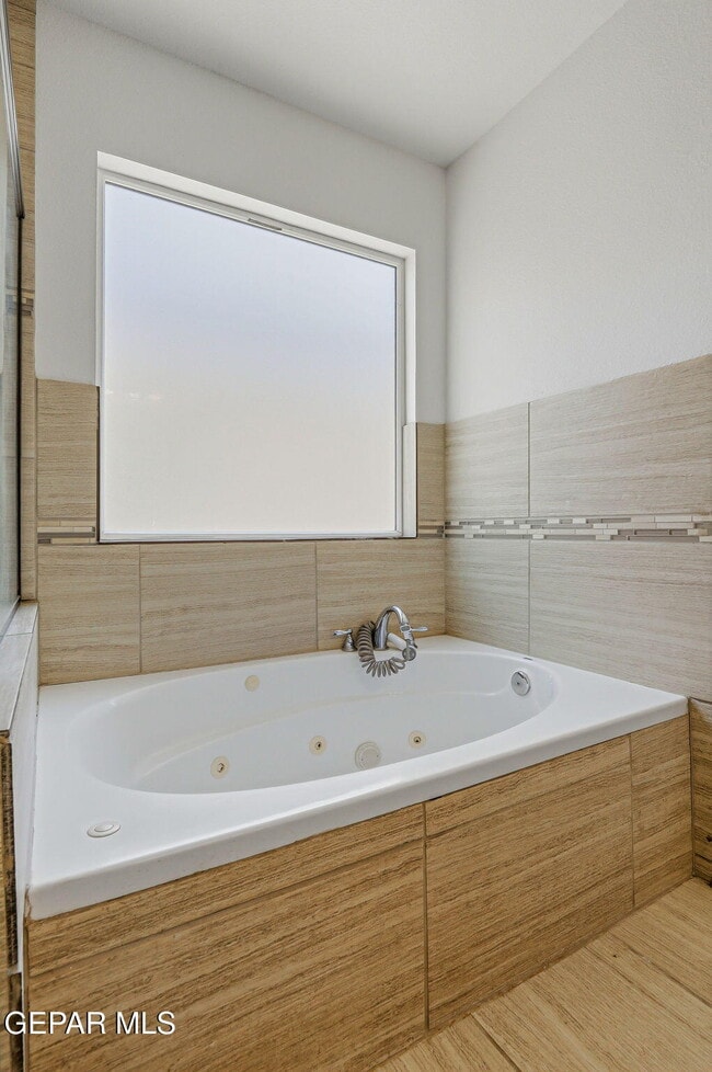 Building Photo - 12748 Tre Maximiliano Ave