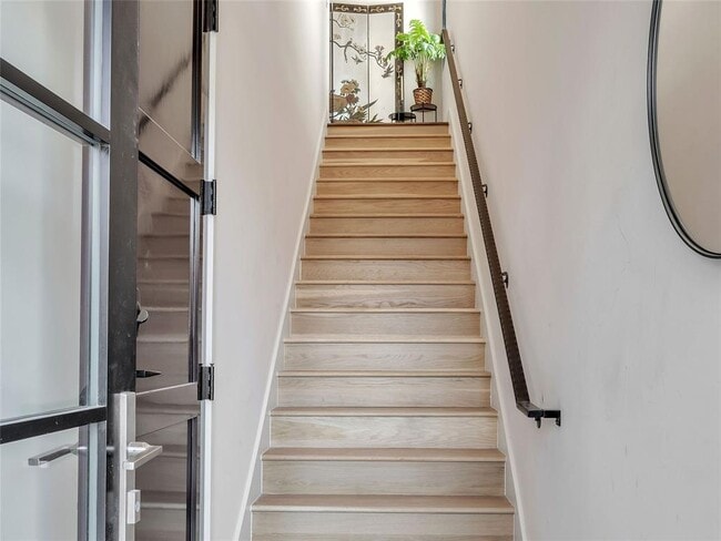 Building Photo - 1229 N Dewey Ave