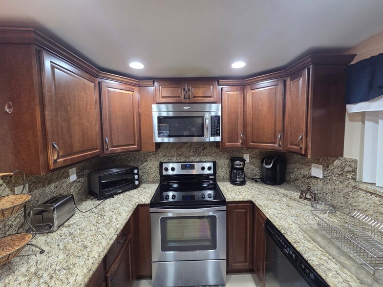 Building Photo - 135 Deer Creek Blvd