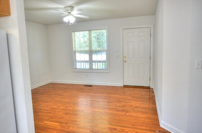 Building Photo - Three Bedroom House in Hillsborough - Available August 8th!