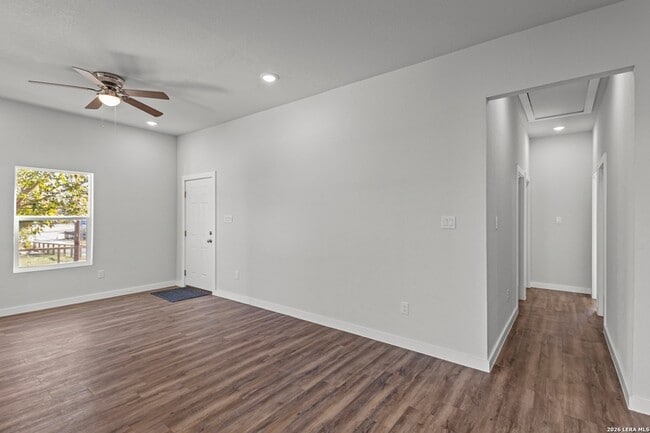 Building Photo - 117 Magendie St