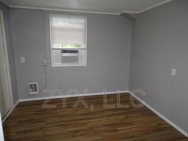 Building Photo - 412 N Lincoln Ave