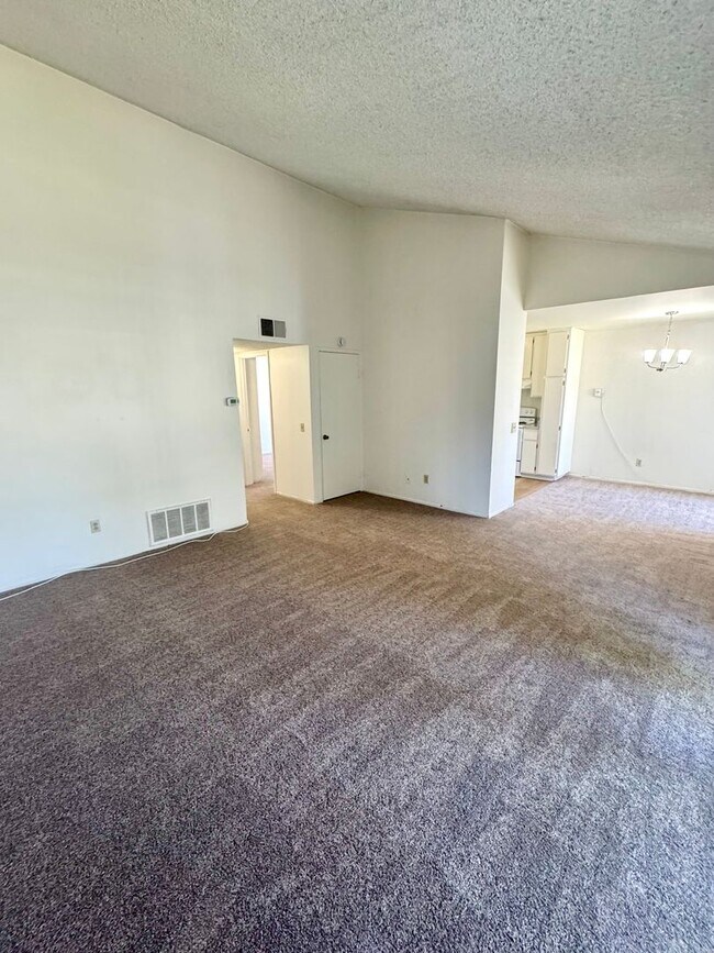 Building Photo - Spacious Upstairs Two-Bedroom 1 & 1/2 Bath...