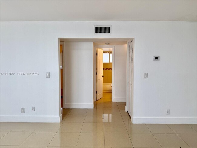 Building Photo - 1540 SW 5th Pl