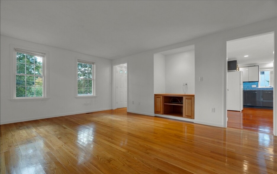 Building Photo - 577 Winter St