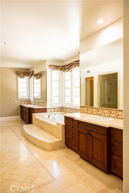 Building Photo - 32 Gleneagles Dr
