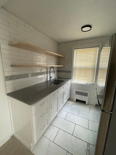 Kitchen - 5 Trent Rd