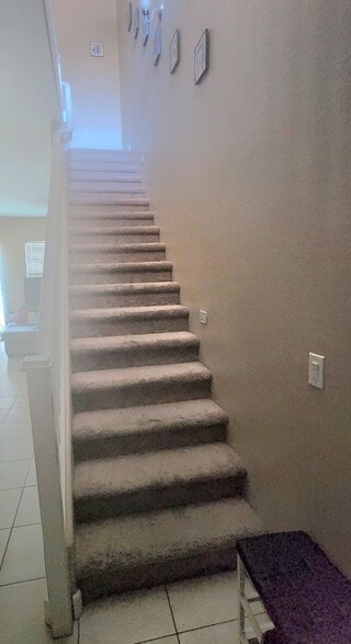 Building Photo - 1367 S Country Club Dr