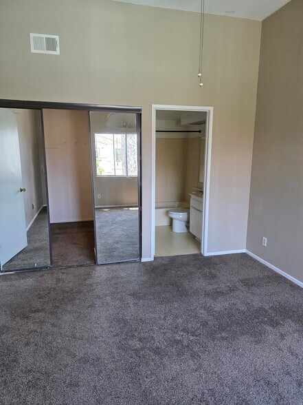 Building Photo - 9378 Twin Trails Dr