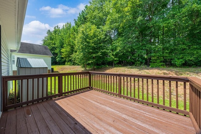 Building Photo - Freshly painted 3-bedroom 2-bath home in A...