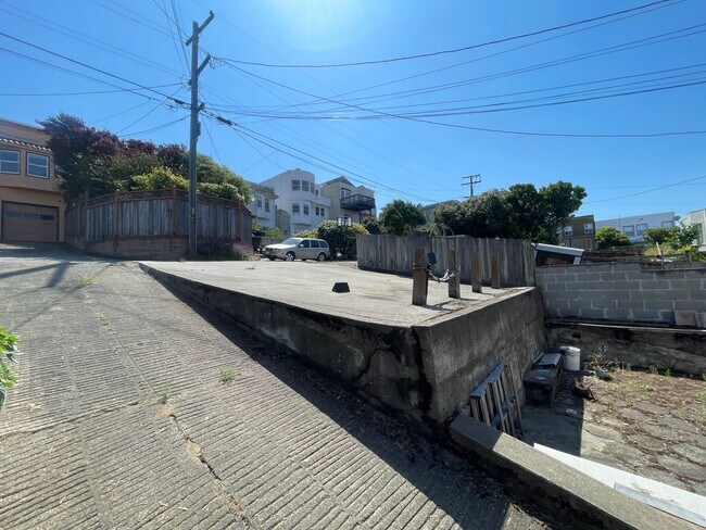 Building Photo - 1862a 17th Ave