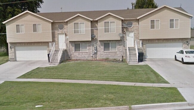 Building Photo - 2733 S Bluff Rd