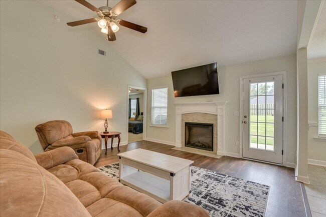 Building Photo - 1203 Belgrove Dr