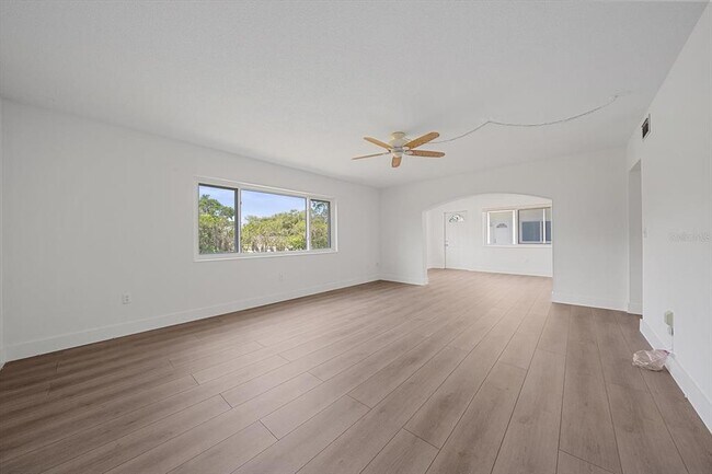 Building Photo - 3818 Roxane Blvd