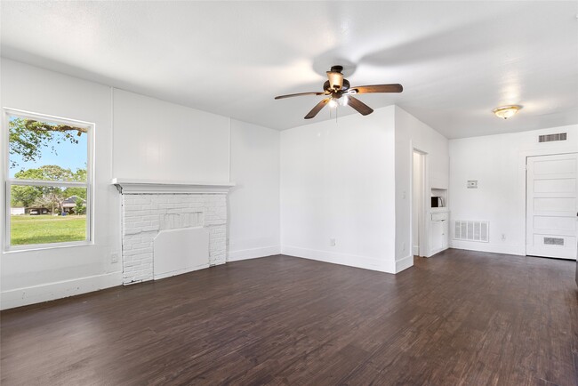 Building Photo - 725 S Washington Ave