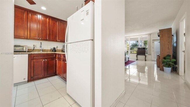 Building Photo - 3199 S Ocean Dr