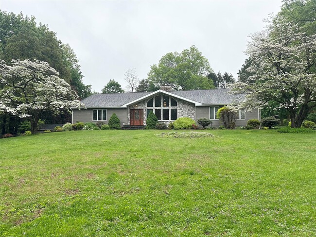 Primary Photo - 41 Flower Hill Rd