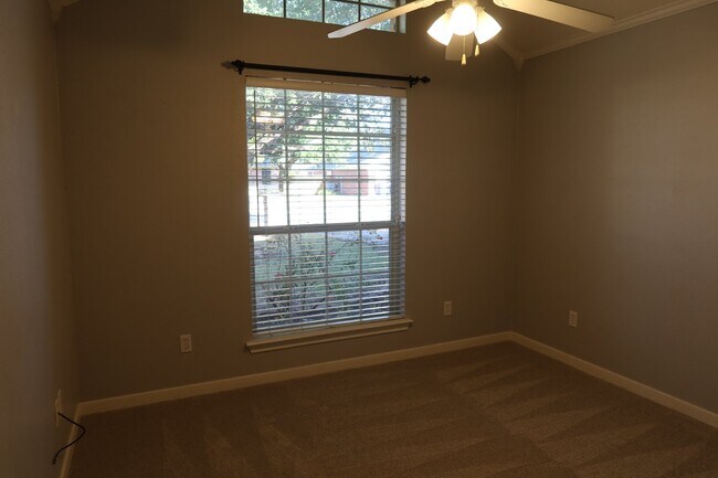 Building Photo - Charming 3-Bedroom Home with 2 Full Bathrooms in Waco, TX - Must See!