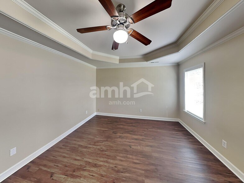 Building Photo - 2814 Sutherland Dr