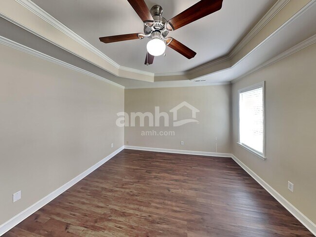 Building Photo - 2814 Sutherland Dr