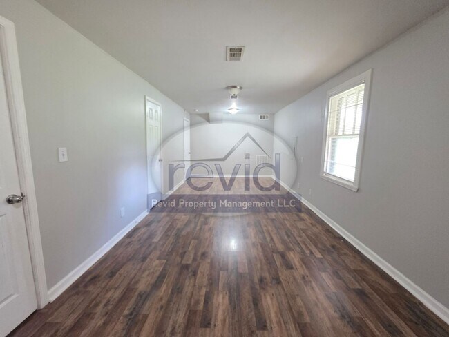 Building Photo - 3 Bedroom Home!!