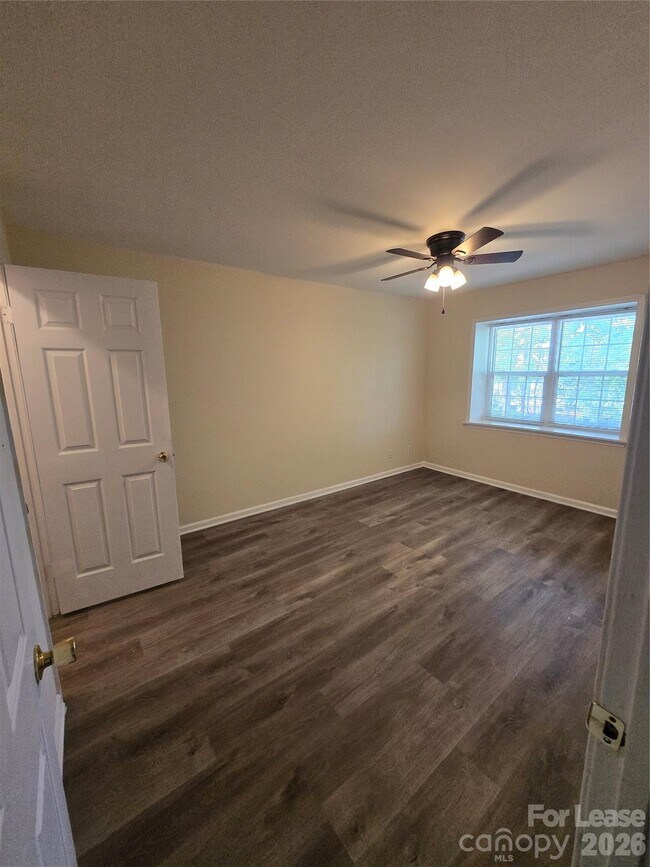 Building Photo - 5808 Hunting Ridge Ln