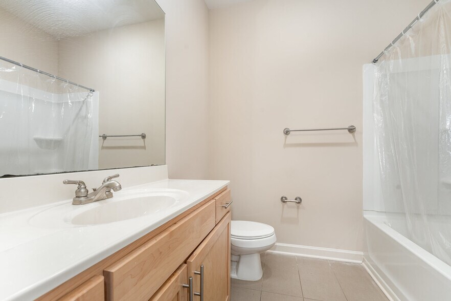 Building Photo - 1915 Fleming Rd