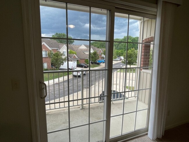 Building Photo - Shelby Township, 3-bedroom, 2-bath, Attach...