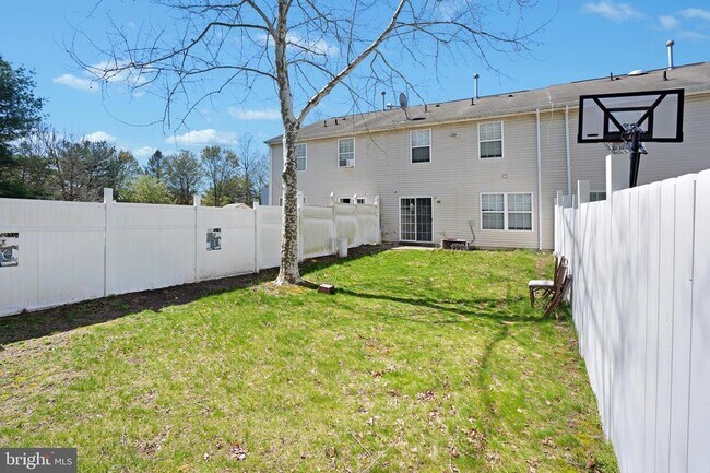 Building Photo - 16 High Meadows Dr