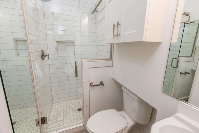 Building Photo - 2 Bedroom, 2 Bath in Homewood