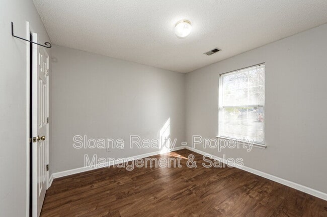 Building Photo - 1345 Pinnacle Ln